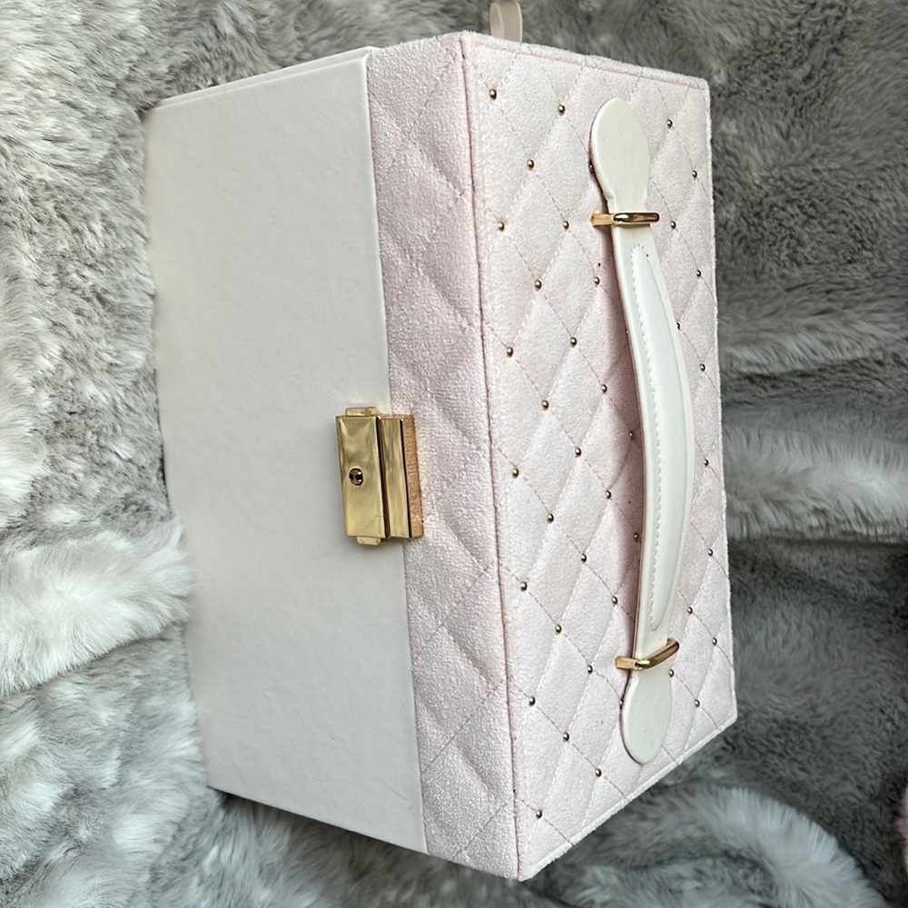 Jewelry box